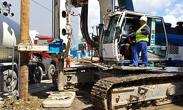 Alapozás talajkiszorítással Hankook gumigyár építésénél